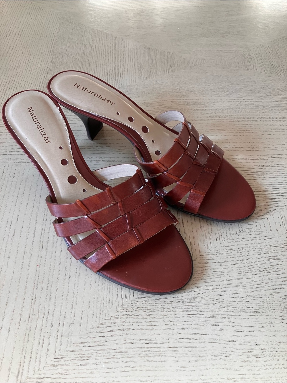 Naturalizer Women's Sz 7 Reddish Brown Woven Leather Mules